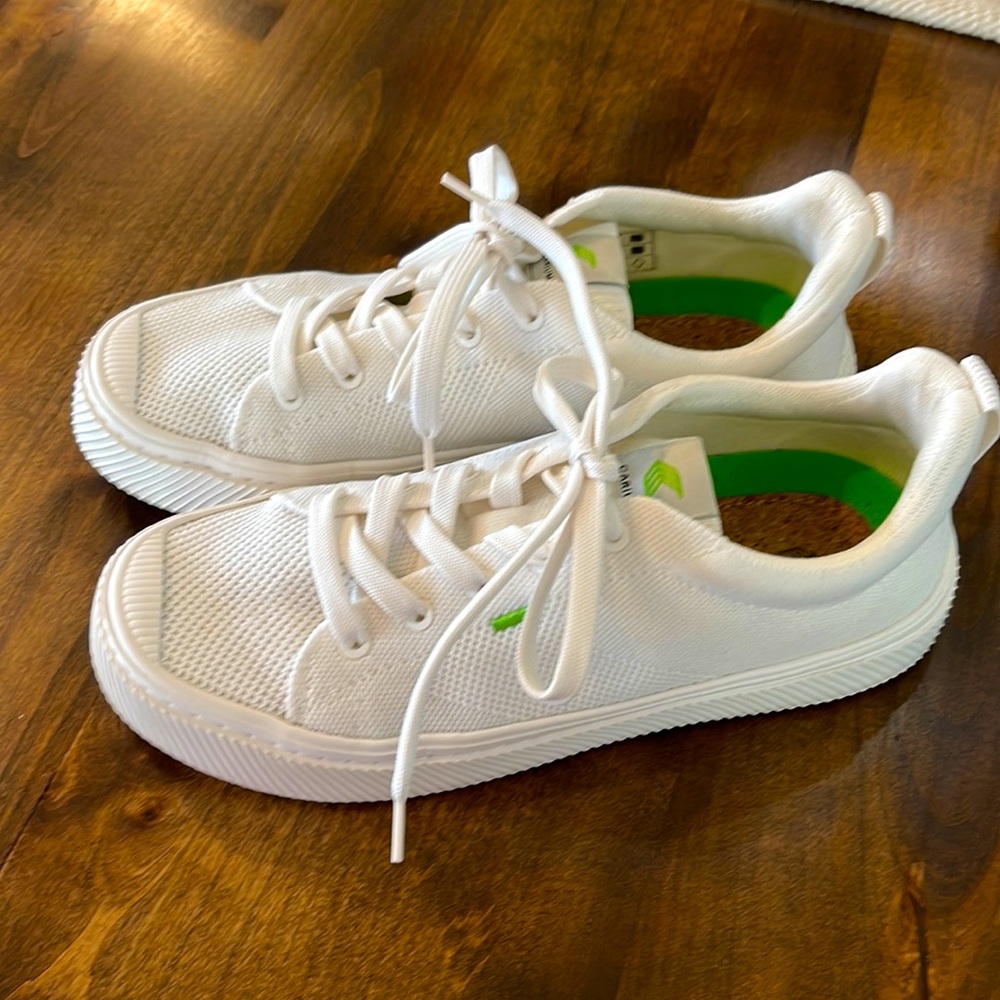 Women’s Cariuma IBI Low tennis shoes
